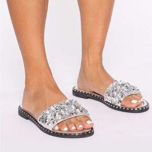 Brand new Silver Flats Sleek Design 8.5
